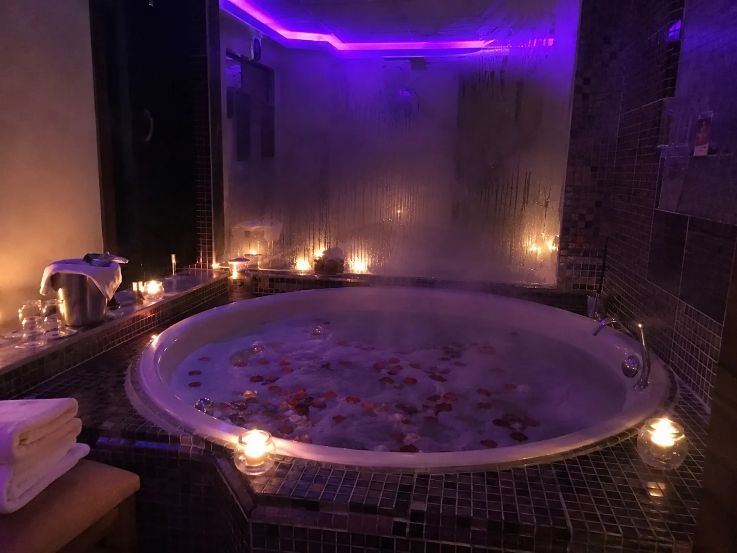 Hamam jakuzi bölümü — Lila Spa, Fatih misafirlerine hizmet veren salon